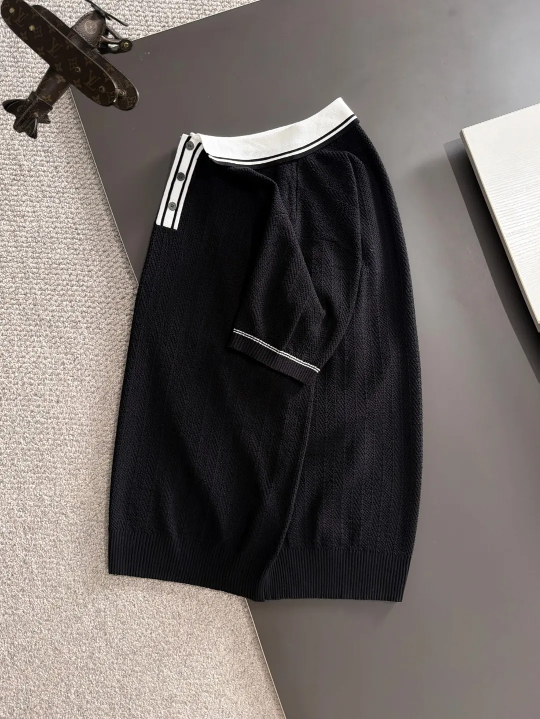 Next day shipment High Quality BC 2026 Summer New Arrival men's short-sleeved T-shirt Made of combed cotton yarn knitted cotton fabric, pure cotton high-weight special yarn, it feels full of weight when weighed, and the upper body is more textured than ordinary T-shirts. This texture can cope with the weather easily and is suitable for both hot and cold! The pattern on the chest adopts three-dimensional embroidery technology, and is perfectly produced stitch by stitch with reference to the original version! Loose fit design, looks noble. Size: M to XXXL